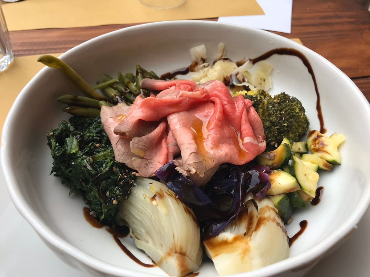 Salumi e verdure grigliate con una riduzione di aceto balsamico